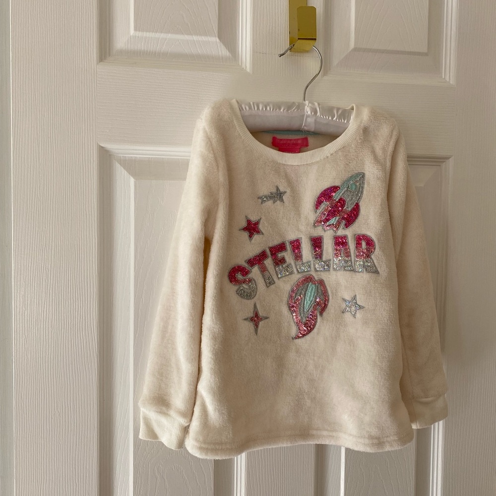 Pretty Sweater Girls